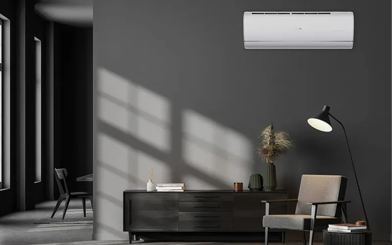 Grafico che mostra il consumo stabile di un condizionatore inverter rispetto ai picchi di un modello on/off.