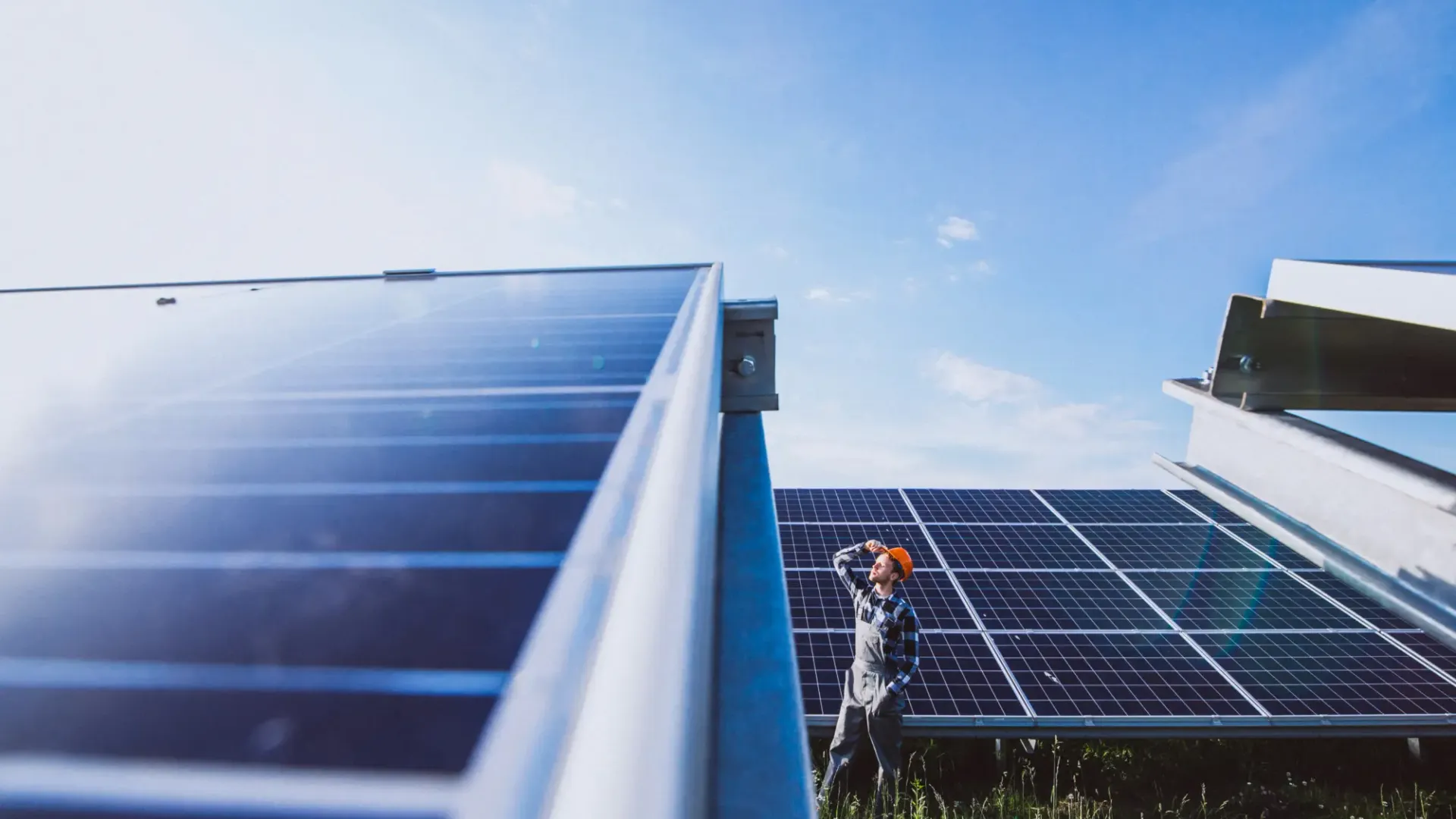 I loghi di Beni Energia e Duferco Energia che si uniscono, a simboleggiare la partnership.